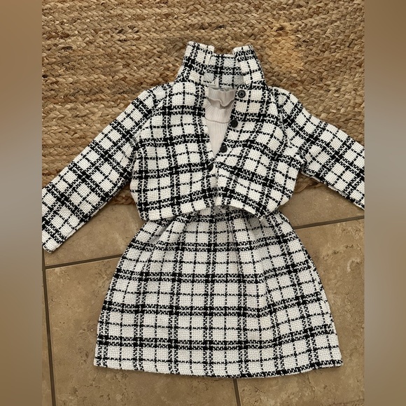 SHEIN GIRLS OUTFIT - Picture 1 of 6